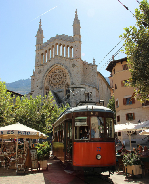 mallorca-soller-kirche-roter-blitz